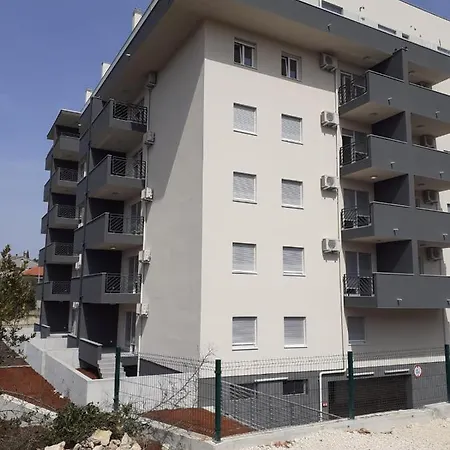 Meladica Apartment *